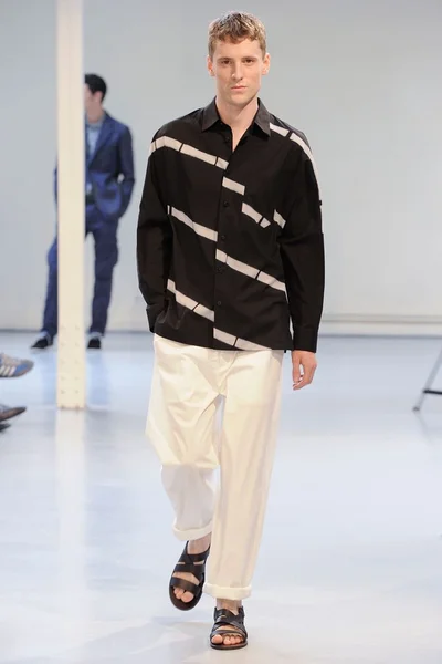 Look 9